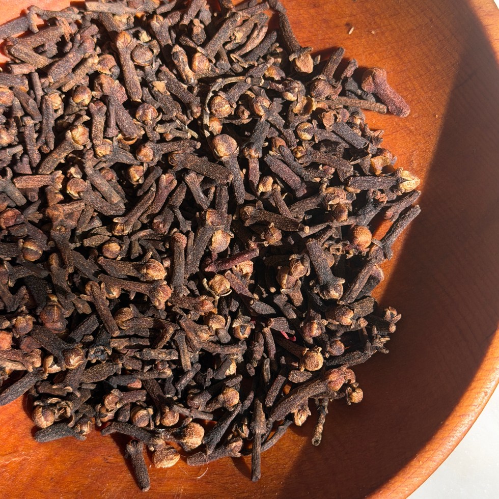 Cloves - used globally as a pungent spice in cooking and a potent ingredient in traditional medicine. Rich in antioxidants and eugenol, they are known for potential health benefits such as promoting liver health and reducing inflammation