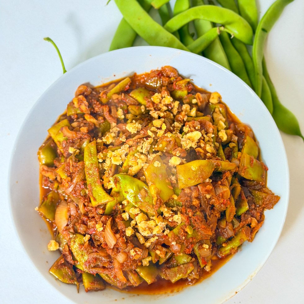 Braised Broad Beans with Tomatoes, Garlic, Walnuts & Pomegranate Molasses